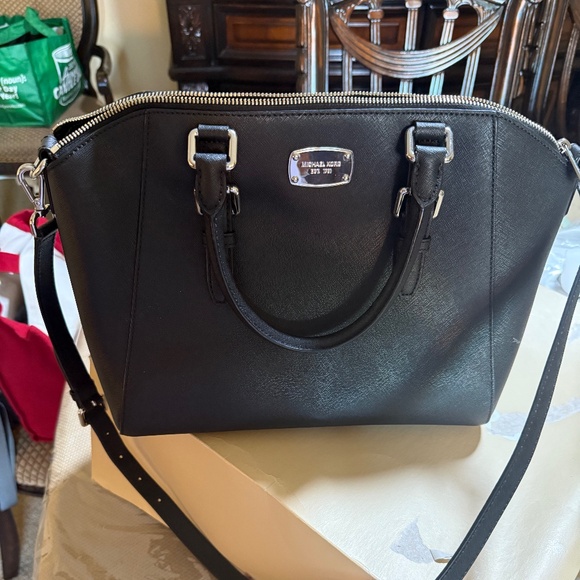Michael Kors - Picture 1 of 1